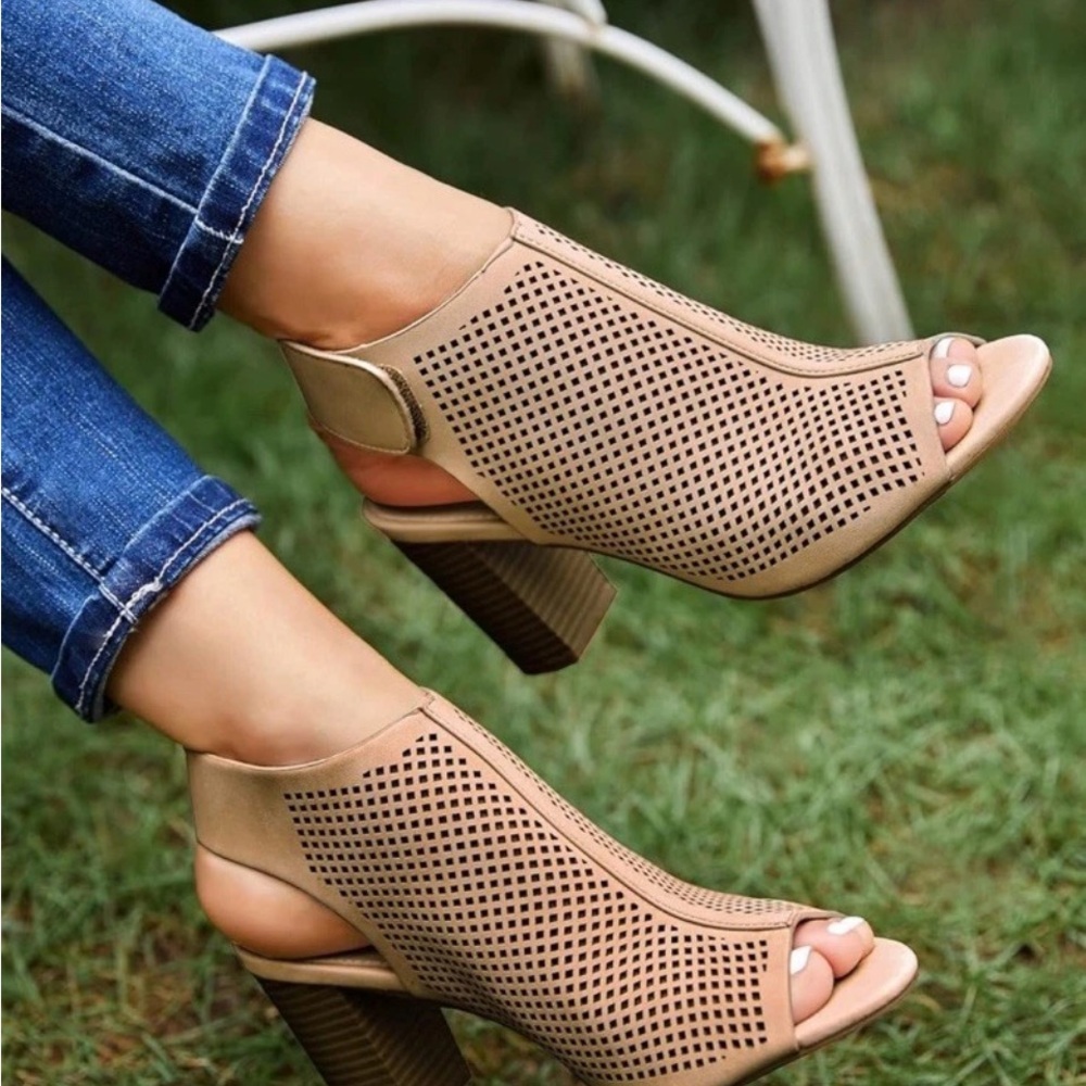 Coutgo Heels Woman Open Toe Boots Cutout Ankle Strap Chunky Block Sandals Sz 10